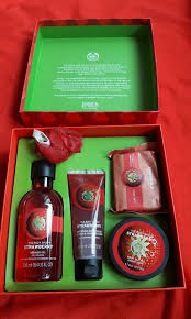 Lihat juga pilihan gift khusus untuk pria serta gift berisi makeup, hair care, dan aksesoris yang cocok untuk mereka yang selalu memerhatikan penampilan. The Body Shop Gift Set Health Beauty Skin Bath Body On Carousell