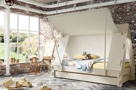 睡覺不無聊 兒童床變身樹屋 露營車 a day magazine 時尚生活雜誌 cool beds for kids tent bedroom bed tent