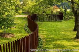 Pallet Patio Fence Jpg 750 500 Pixels Modern Landscaping Modern Landscape Design Fence Design