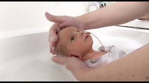 Alessia had her first bath at home today, well proper bath, i have giving her a few dips but nothing like this and emilia and eduardo got to feed her!! Baby S First Bath In Nicu Swaddled Youtube