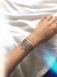 Tatouages de poignet, tatouages temporaires pour les femmes, bracelet tattoo ensemble 2 pack, tatouages flash bijou, bijoux autocollants inspirés du. Tatouage Poignet Subtil Et Discret Tattoome Le Meilleur Du Tatouage