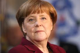 Wenn merkel hitlers tochter ist, kann das foto nicht 1937 gemacht worden sein. Merkel Kundigt Ihren Rucktritt An Will Aber An Der Macht Bleiben Nzz