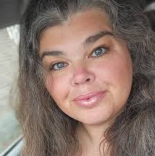 Lorie Mayo's Instagram, Twitter & Facebook