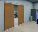 Grande porte coulissante sur