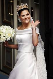 Victoria swarovski trug wohl das krasseste hochzeitskleid ever! Pin By Soul Flower On A Travel Inspired Wedding Board For Mirka Royal Wedding Dress Royal Wedding Gowns Victoria Wedding Dress