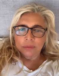 La puntata parte con la canzone di il racconto. Soffro Mara Venier Il Lutto E Incolmabile Per La Conduttrice Mag 24 Informazione Indipendente