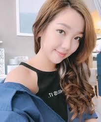 妹頭．盧頌恩- 開始慣左長頭髮Keep一排玩下都好啊可👯 . . . #singapore #四小時生活圈| Facebook