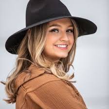 Vanessa Free's Instagram, Twitter & Facebook