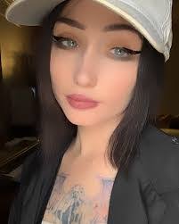 Shanna Sullivan's Instagram, Twitter & Facebook