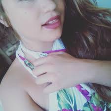 Ella Ali's Instagram, Twitter & Facebook