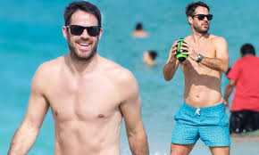 Jamie frank redknapp (born 25 june 1973) is an english retired professional footballer who was active from 1989 until 2005. Shirtless Jamie Redknapp 46 Plays On Miami Beach With Sons Daily Mail Online