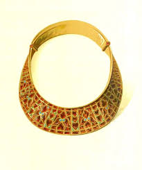 Abia peste un secol avea să fie aflat cel al lui tutankhamon. Limba TracÄƒ ProtoromanÄƒ Xvi Descifrarea InscripÈ›ie De Pe Colanul De Aur Din Tezaurul De La Pietroasele JudeÈ›ul BuzÄƒu