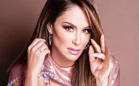 Luego del sorpresivo anuncio de su separación del empresario juan zepeda, la actriz y cantante ninel conde rompió el silencio y ofreció breves declaraciones sobre la. Ninel Conde Antes Y Despues Asi Lucia Actriz Al Iniciar Su Carrera