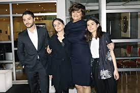 Motivo pelo qual rui pêgo, o filho mais velho de júlia, usou as suas redes sociais para num longo e sentido desabafo felicitar as irmãs. Caras Rui Maria Pego Revela Como Contou Aos Pais Que Era Homossexual