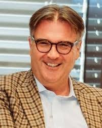 Robert Hider's Instagram, Twitter & Facebook