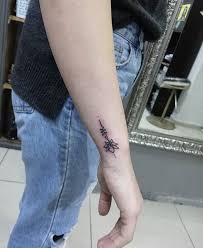 Tattoo Art Volkantato Black Minimaltattoo Dovme Adana Drawing Inked Photography Instaart Artist Volkantato Minimal Tattoo Leaf Tattoos Tattoos