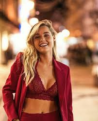 Metam gosto na página de apoio da leonor poeiras. Sensual Kelly Bailey Seduz Os Fas Em Lingerie Nacional Flash