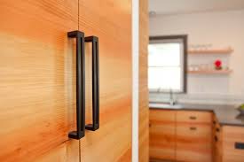 7 unique kitchen cabinet hardware options