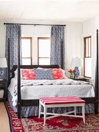 A Four Poster Ethan Allen Bed Found On Craigslist Repeats The Color Of The En Suite Bathroom S Black Claw Foot Tub Beach Cottage Style Decor Beach Cottage Style