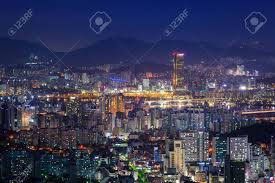 A continuación te decimos los mejores lugares que visitar en seúl. La Ciudad De Seul En La Noche Corea Del Sur Fotos Retratos Imagenes Y Fotografia De Archivo Libres De Derecho Image 63513966