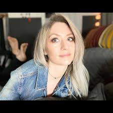 Katie Burr's Instagram, Twitter & Facebook