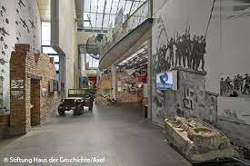 Das politische system ist föderal und als parlamentarische demokratie organisiert. Haus Der Geschichte Bonn Bonnzimmer De