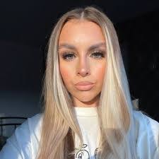 Ella Coates's Instagram, Twitter & Facebook