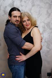 Curvy mature Shannon loves to be played with by her younger lover -  Mature.nl