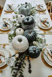 Setting green on top of white, as is done here on the white napkin, really makes the green stand out. 17 Thanksgiving Table Setting Ideas The Anastasia Co Thanksgiving Table Decorations Thanksgiving Dinner Table Setting Thanksgiving Table Settings