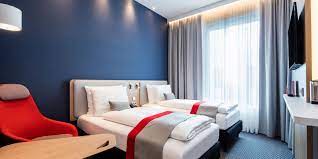 Enjoy the beautiful northern california pacific coast. Hotels In Downtown Munich Holiday Inn Express Munich City West