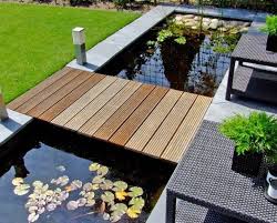Kolam ikan minimalis yang asri. 17 Inspirasi Kolam Ikan Depan Rumah Mau Kolam Minimalis Atau Desain Jepang Rumah123 Com