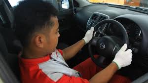 Rambu perintah ini didesain dengan bentuk bundar berwarna biru dengan lambang berwarna putih dan merah untuk garis serong sebagai batas akhir perintah. Pingin Belajar Nyetir Mobil Ini Persyaratan Awal Yang Harus Anda Miliki Tribun Jambi