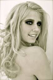 Kira Bond's Instagram, Twitter & Facebook