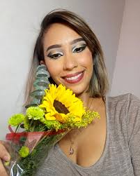 Siempre hay que ser como el girasol, nunca desistir ante los días nublados.  Y aprovechar al máximo los días soleados 🌻