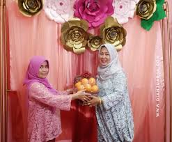 Jangan lupa subscribe, like dan komen dibawah kira kira apa yang kalian mau tau tentang video aku yang ini happy watching. Ide Kreatif Membuat Backdrop Photo Booth Untold Story