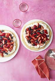 These are essentially mini fruit pizzas, but for the 4th of july! 40 Easy 4th Of July Desserts Patriotic Fourth Of July Desserts