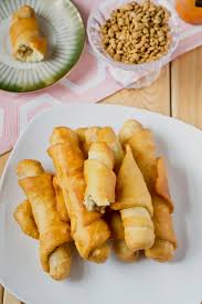 Fish roll * 1 large mackerel(cut up) * 1/2 teaspoon salt * 1 teaspoon garlic powder * 1 seasoning hi foodzizzles fam, here is another great recipe for fish roll, its an easy and great way of making fish. Fish Rolls How To Make Cameroon Fish Rolls Yummy Medley