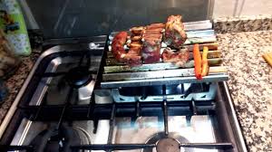 Recuerda que para manipular los alimentos al cocinar a la parrilla, debes tener utensilios largos, los cuales evitarán quemaduras por el fuego alto de las brasas. Mini Parrilla De Cocina Youtube