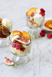 Peach Melba Sundaes With Cheesecake Ice Cream In 2020 Clean Eating Desserts Vanilla Desserts Summer Dessert Recipes