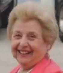 Laura Pizzuto's Instagram, Twitter & Facebook