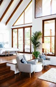 Ruang tamu bisa dibilang sebagai pusat dari sebuah rumah. 10 Inspirasi Desain Kamar Tidur Split Level Yang Menarik Untuk Dicoba