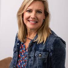 Holly Sawyer's Instagram, Twitter & Facebook