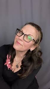 Yvette Nipar's Instagram, Twitter & Facebook