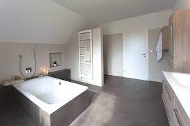 Der einbau einer badewanne wird von der kfw (kreditanstalt für wiederaufbau) gefördert, wenn sie ihr bad barrierefrei umbauen. Badewannentango In Der Lieblingswanne Hsh Installator