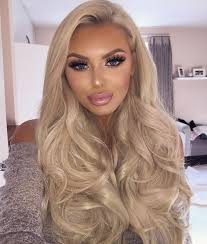 Black And Honey Blonde Wig Honey Blonde Hairstyles For Black Women Like This Hairstyle Color And Idea Jingleshair Blondehair Human Hair Wigs Blonde Wig Hairstyles Blonde Hair Makeup