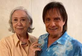 Best roberto carlos free kick 2020. Famosos Acompanham Primeiro Show De Roberto Carlos No Emocoes 2020 So Noticias