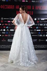 Man gibt ein vermögen für das hochzeitskleid seiner träume aus und nach dem großen tag steht es jahrelang. Offene Zuruck Brautkleid Mit Sternen Moderne Brautkleid Mit Etsy