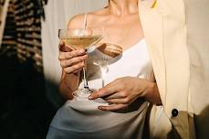 Bottomless Bubbles: Santa's Sip & Paint Soirée...