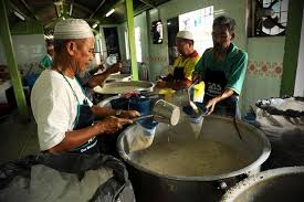 Jom ni saya akan kongsikan resepi masak bubur lambuk ala masjid jamek kampung baru yang mudah, sedap, dan simple. Bubur Lambuk Masjid Jamek Kg Baru Zuhri Kamarzaman Flickr