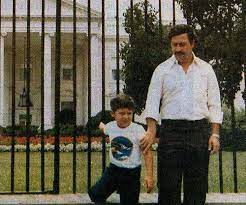 Interestingly, he had a rare photo with his family standing in front of the white house in 1981 as a civilian. Pablo Escobar Poses For A Family Photo Outside Of The White House 1981 Rare Historical Photos